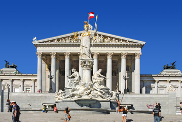 Das Parlament - Wien - mit Pallas-Athene-Brunnen