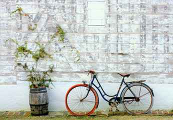 Vélo, mur et colombage
