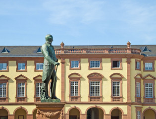 Fototapeta na wymiar Barokowy pałac w Mannheim