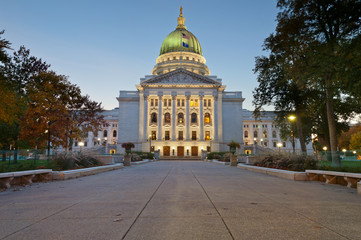 Fototapeta na wymiar State capitol building, Madison, Wisconsin, USA.