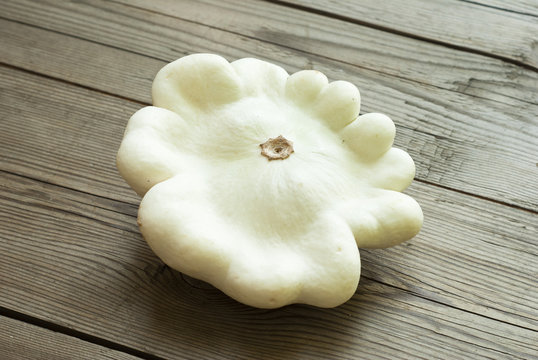 patison on wooden table