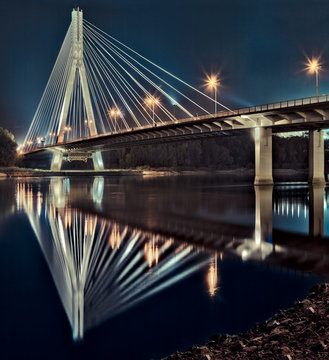 Night view of the new Swietokrzyski Bridge in Warsaw.