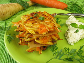Möhren-Pastinaken-Puffer