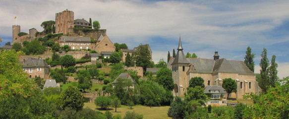 Fototapeta na wymiar Wioska Turenne Limousin, Quercy, Périgord