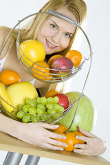 Obraz premium woman during breakfast with fruit