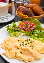 omelet with ham tomato and green salad
