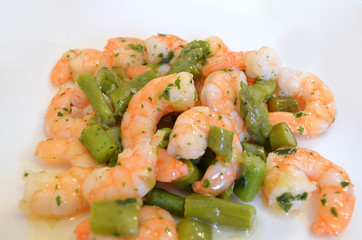 Shrimps and asparagus salad