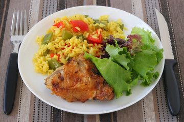 Fried chicken with rice and salad