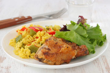 Fried chicken with rice and salad
