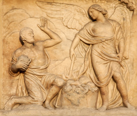 Fototapeta na wymiar Mediolan - detal z fasady katedry - Oferta Kaina