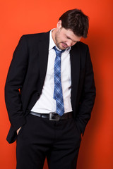 lächelnder Mann im Anzug