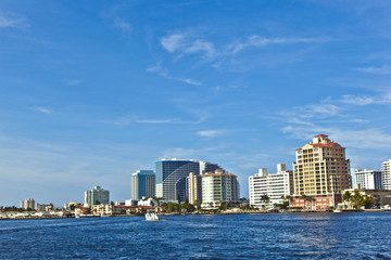 Fototapeta na wymiar Panoramę Fort Lauderdale z kanału