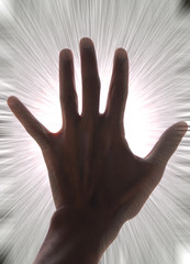 Energ&iacute;a detr&aacute;s de la mano