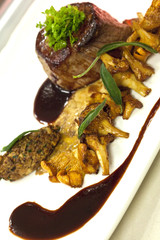 Cuisine, gastronomie, girolles, veau, viande, sauce