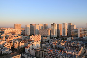 Fototapeta na wymiar Panorama au coucher de soleil sur les tours du 13 me arrondissement à Paris