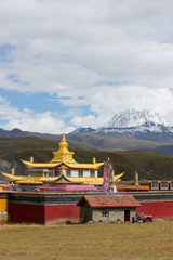 temple with yala snow mountain