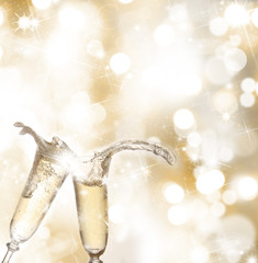 Obraz premium Champagne glasses with golden background