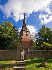 Fototapeta na wymiar Kościół w Mellenthin na wyspie Uznam.