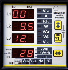 Fototapeta premium Digitales Strommessgerät dient zur Messung der elektrischen Werte