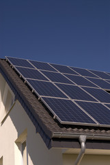 Fototapeta premium Dach mit Solarzellen
