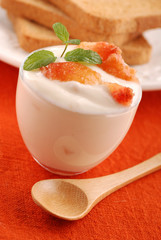 yogurt alla pesca con menta - quattro