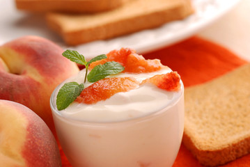 yogurt alla pesca con menta - otto