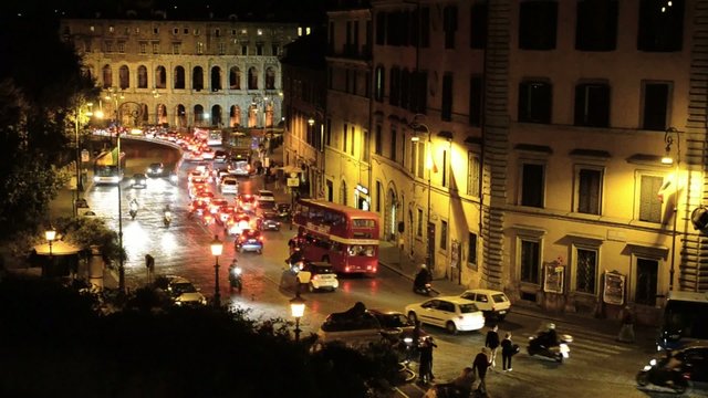 Traffico serale, Via del Teatro di Marcello, Roma