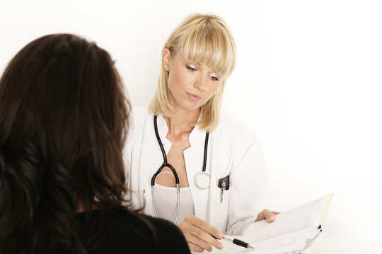 &auml;rtztin hat vorgespr&auml;ch mit patienten