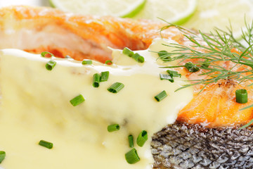 Lachsteak mit Sauce Hollandaise