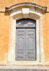 Fototapeta na wymiar St Michael's church in Roussillon, Provence region in France