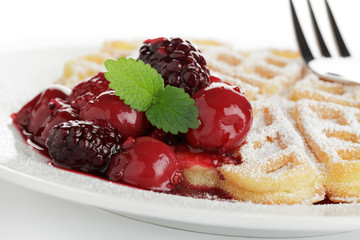 Waffeln mit Fruchtsoße