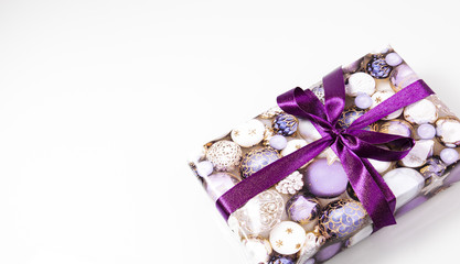 Weihnachtsgeschenk  verpacktes Paket