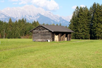 Fototapeta na wymiar Hütte in den Alpen