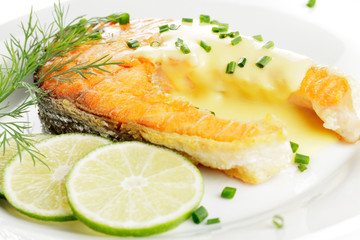 Lachsteak mit Sauce Hollandaise