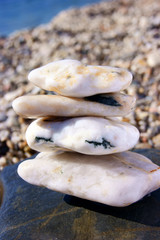 Simplemente piedras blancas