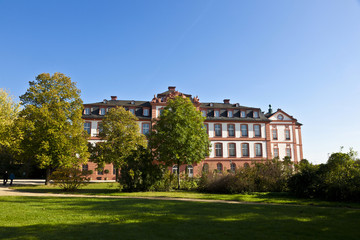 Fototapeta na wymiar Słynny Pałac w Biebrich w Wiesbaden