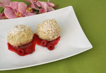 Zwei Topfenknödel