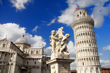 Fototapeta na wymiar Leaning Tower in Pisa, Italy