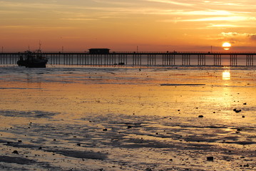 Picturesque sunset above the river Thames, Southend-on Sea
