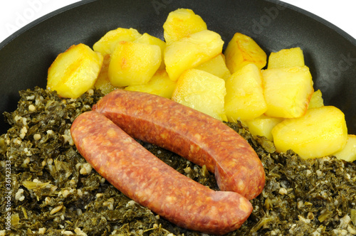 &amp;quot;Mettwurst mit Grünkohl und Bratkartoffeln&amp;quot; Stockfotos und lizenzfreie ...