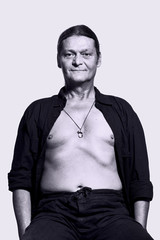 ritratto uomo a torso nudo