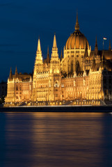 Obraz premium Hungarian parliament at night