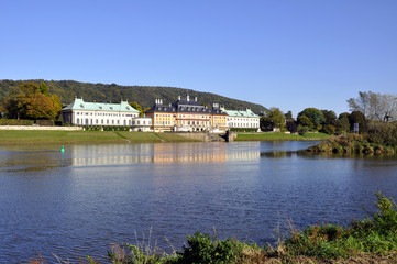 Fototapeta na wymiar Pillnitz - Woda Pałac