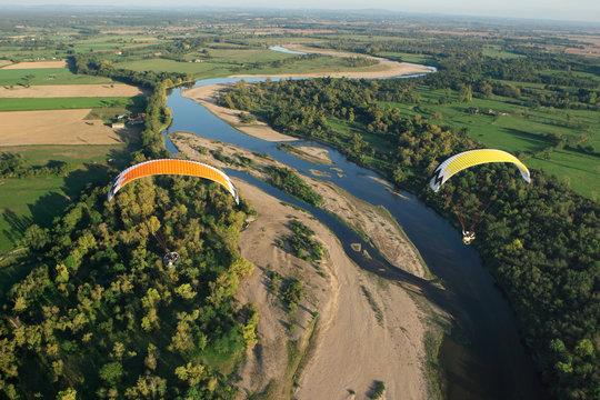 Photo a&eacute;rienne de la Loire en paramoteur