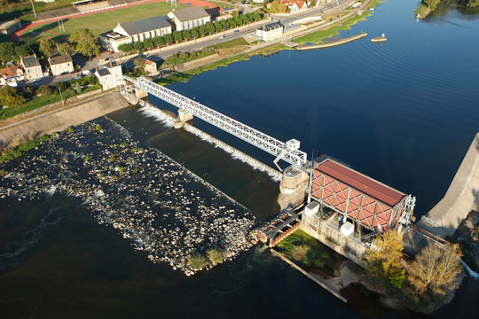Barrage &eacute;lectrique de Saint-Leger-des-Vignes