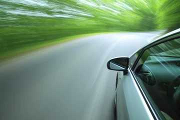 Photo sur Plexiglas Anti-reflet Voitures rapides Driving  into forest