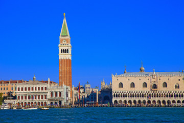 italie,venise : place san marco, palais des doges et campanile
