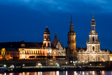Fototapeta na wymiar The historic city of Dresden at sunset