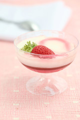 Strawberry pudding cake