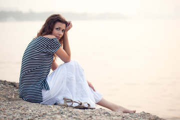 Fototapeta na wymiar gorgeous woman sitting on beach